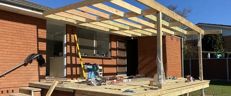 Chipping Norton: deck and pergola under construction